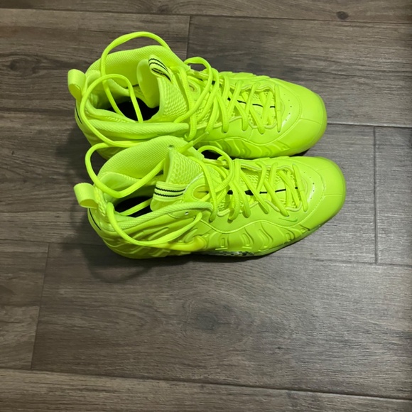 Authentic Nike foamposite shoes size 6y - Picture 4 of 5